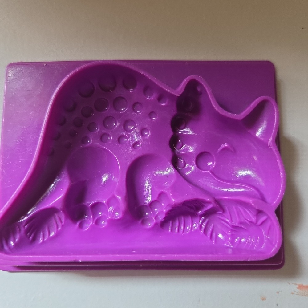 Vintage 1977 Tonka Corp Dinosaur Play-Doh Dough Figure Mold Purple